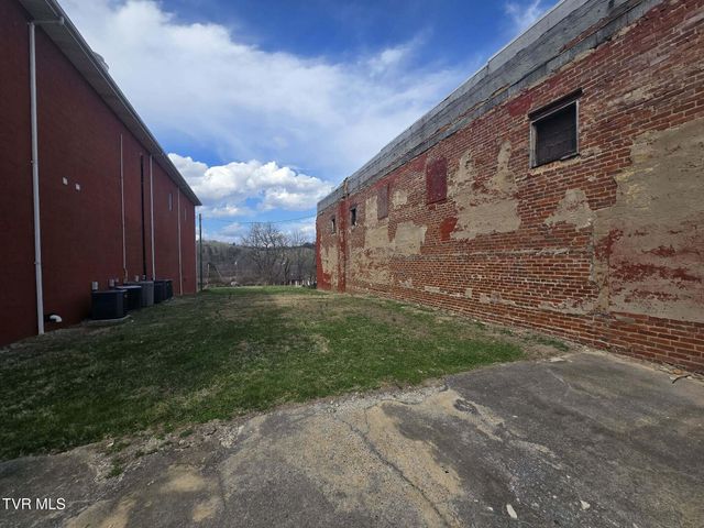 239 Main Street, Bluff City, TN 37618