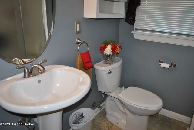 2227 Mary Catherine Dr, Louisville, KY 40216