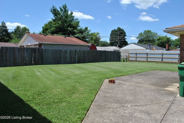 2227 Mary Catherine Dr, Louisville, KY 40216