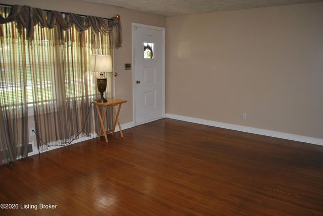2227 Mary Catherine Dr, Louisville, KY 40216