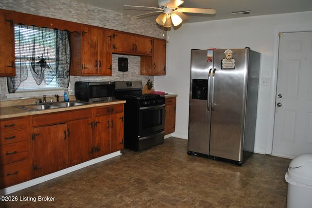 2227 Mary Catherine Dr, Louisville, KY 40216