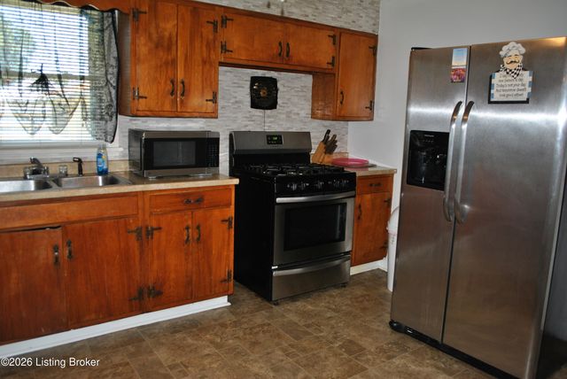2227 Mary Catherine Dr, Louisville, KY 40216