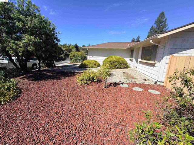 119 Clear Creek Ct, Martinez, CA 94553