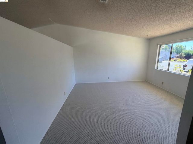 119 Clear Creek Ct, Martinez, CA 94553