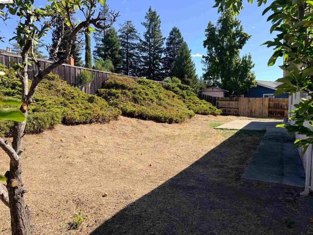 119 Clear Creek Ct, Martinez, CA 94553