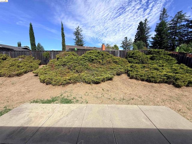 119 Clear Creek Ct, Martinez, CA 94553