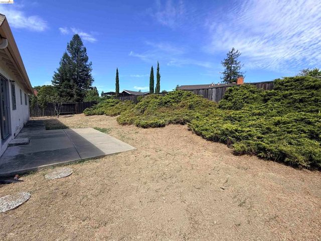 119 Clear Creek Ct, Martinez, CA 94553