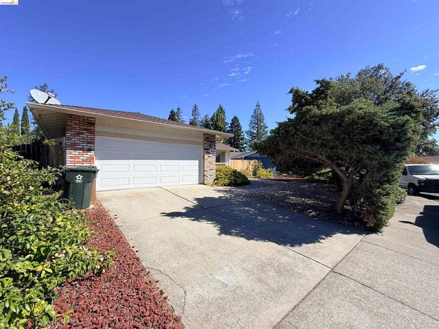 119 Clear Creek Ct, Martinez, CA 94553