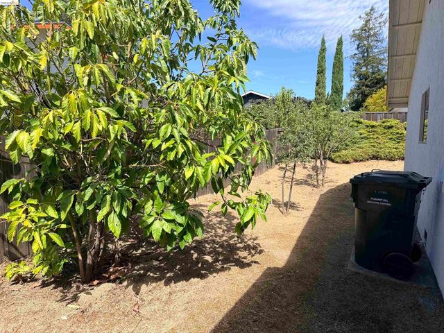 119 Clear Creek Ct, Martinez, CA 94553