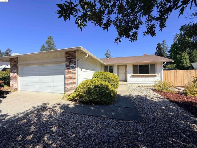 119 Clear Creek Ct, Martinez, CA 94553