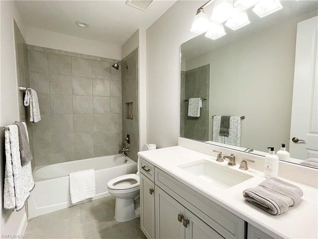 2555 Seychelles DR 402, Naples, FL 34112