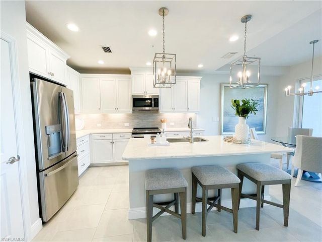 2555 Seychelles DR 402, Naples, FL 34112