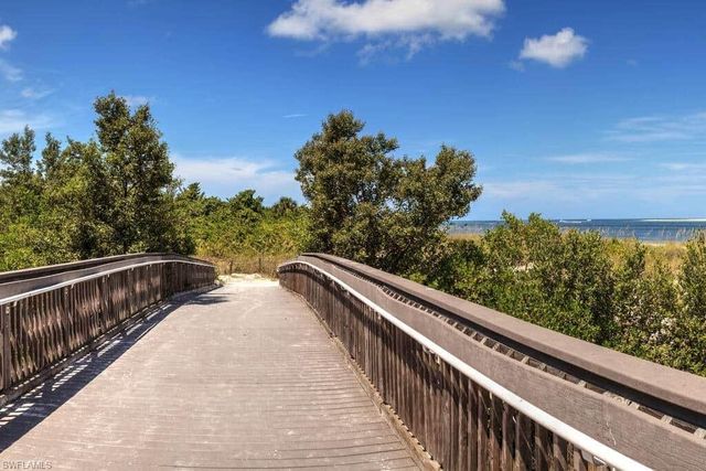 2555 Seychelles DR 402, Naples, FL 34112