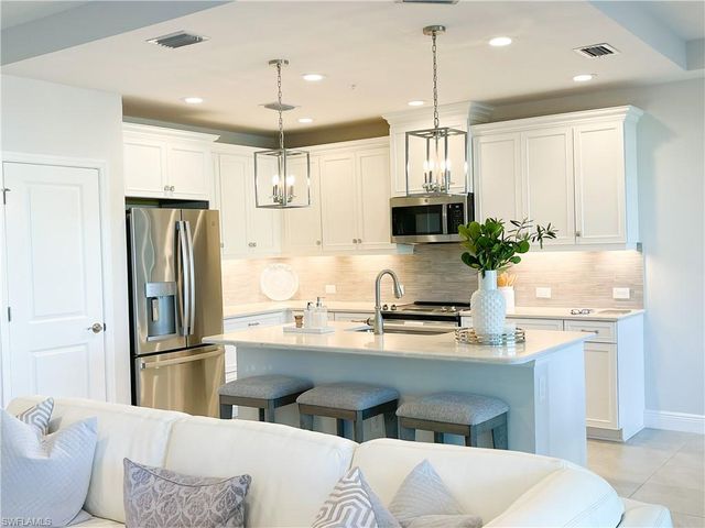 2555 Seychelles DR 402, Naples, FL 34112