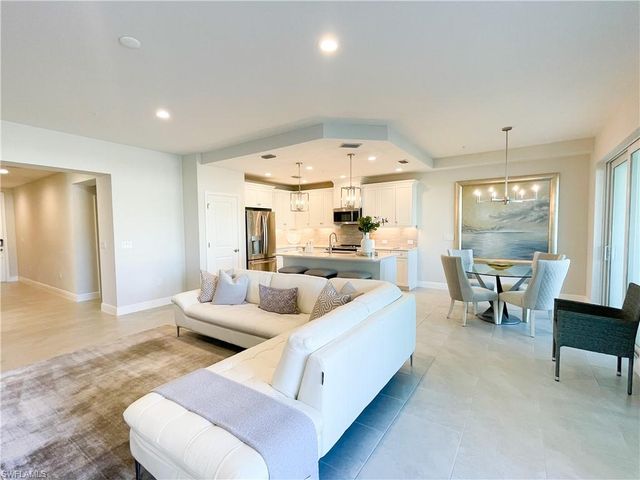2555 Seychelles DR 402, Naples, FL 34112