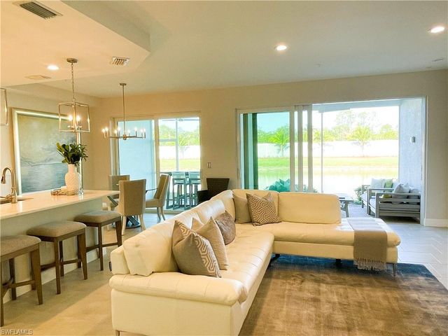 2555 Seychelles DR 402, Naples, FL 34112