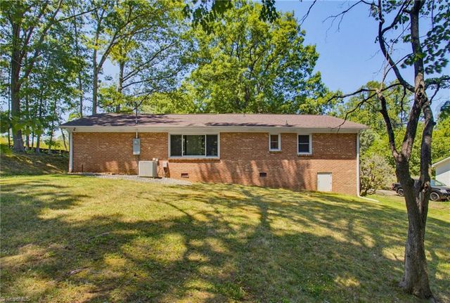 117 Peachtree Lane, King, NC 27021