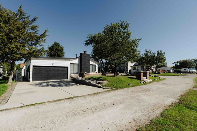27044 W Sunset Avenue, Antioch, IL 60002