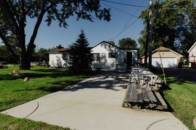 27044 W Sunset Avenue, Antioch, IL 60002