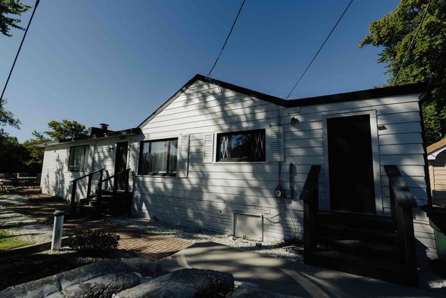 27044 W Sunset Avenue, Antioch, IL 60002