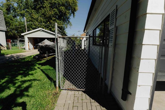 27044 W Sunset Avenue, Antioch, IL 60002