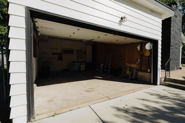 27044 W Sunset Avenue, Antioch, IL 60002