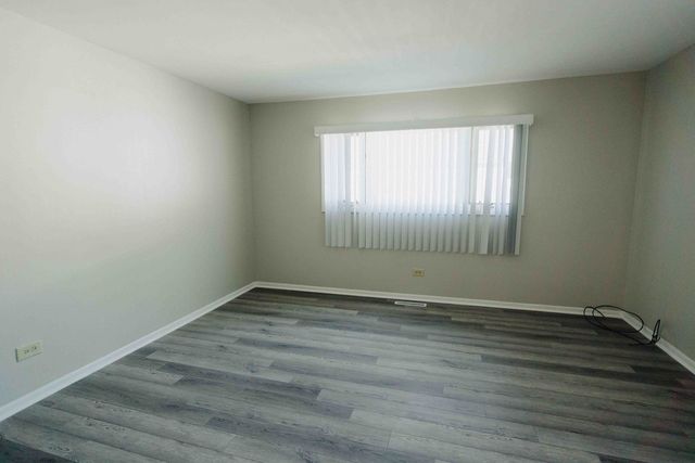 27044 W Sunset Avenue, Antioch, IL 60002