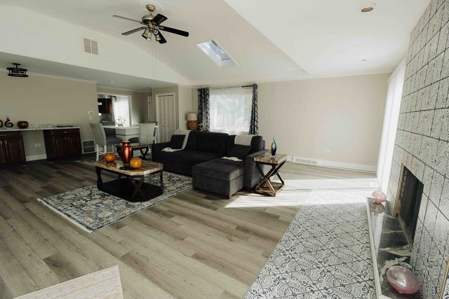 27044 W Sunset Avenue, Antioch, IL 60002