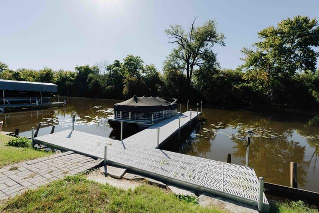 27044 W Sunset Avenue, Antioch, IL 60002