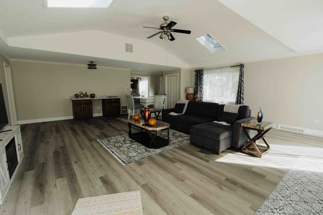 27044 W Sunset Avenue, Antioch, IL 60002