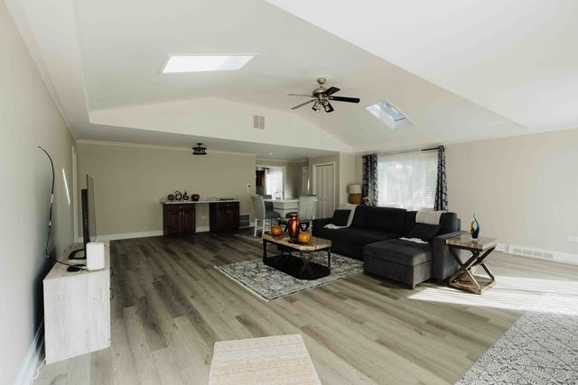 27044 W Sunset Avenue, Antioch, IL 60002