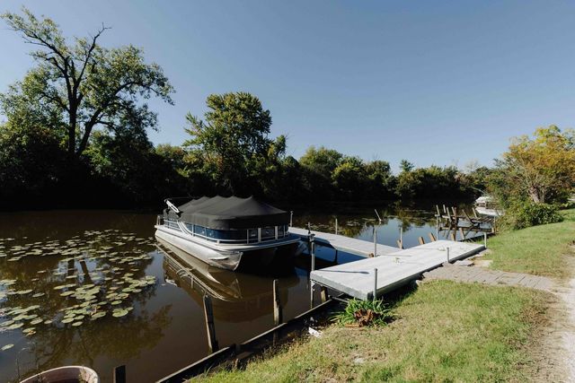 27044 W Sunset Avenue, Antioch, IL 60002