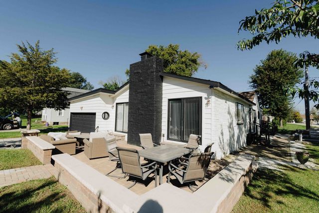 27044 W Sunset Avenue, Antioch, IL 60002