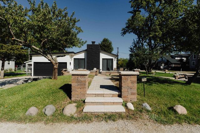 27044 W Sunset Avenue, Antioch, IL 60002