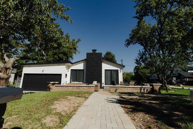 27044 W Sunset Avenue, Antioch, IL 60002