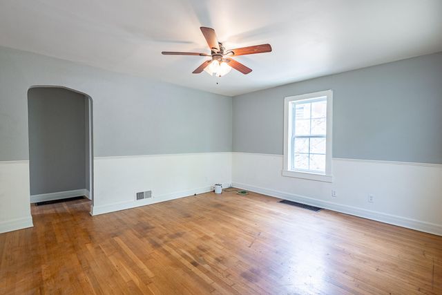 2546 West Walnut Street, Springfield, MO 65806