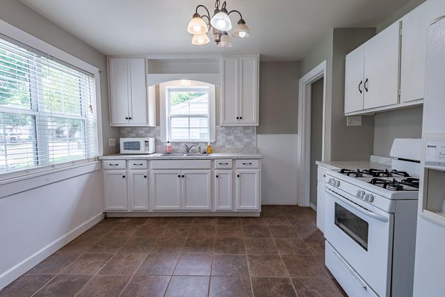 2546 West Walnut Street, Springfield, MO 65806