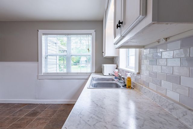 2546 West Walnut Street, Springfield, MO 65806