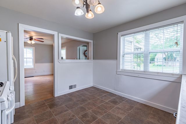 2546 West Walnut Street, Springfield, MO 65806