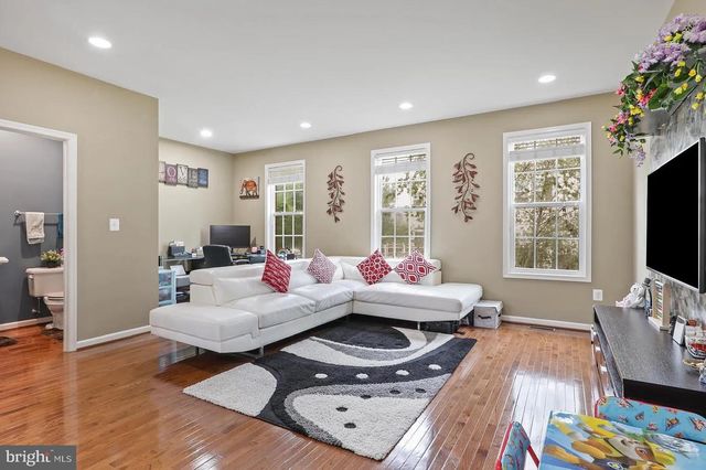 25097 CROXLEY GREEN SQ, Aldie, VA 20105
