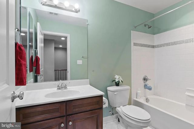 25097 CROXLEY GREEN SQ, Aldie, VA 20105