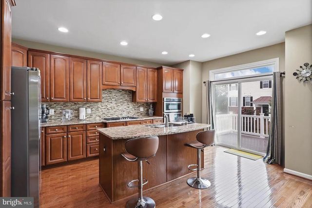 25097 CROXLEY GREEN SQ, Aldie, VA 20105