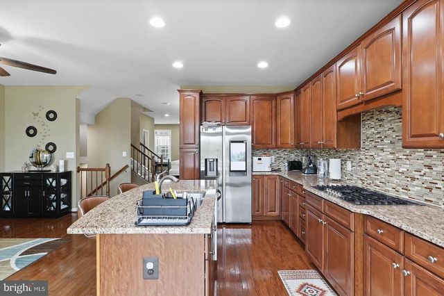 25097 CROXLEY GREEN SQ, Aldie, VA 20105