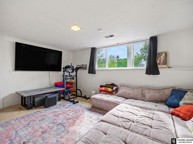 401 Garden Avenue, Bellevue, NE 68005
