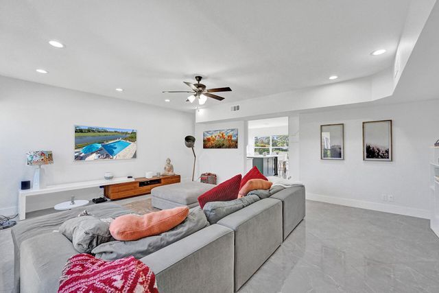 21 Marlwood Lane, Palm Beach Gardens, FL 33418