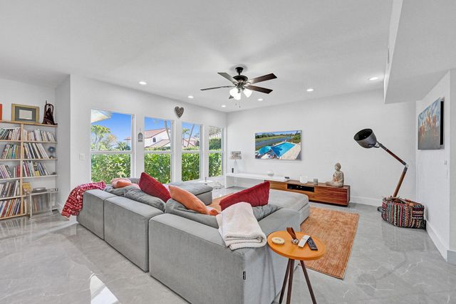21 Marlwood Lane, Palm Beach Gardens, FL 33418