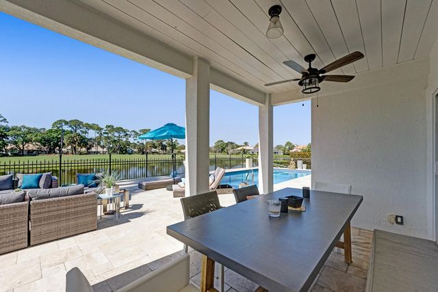 21 Marlwood Lane, Palm Beach Gardens, FL 33418