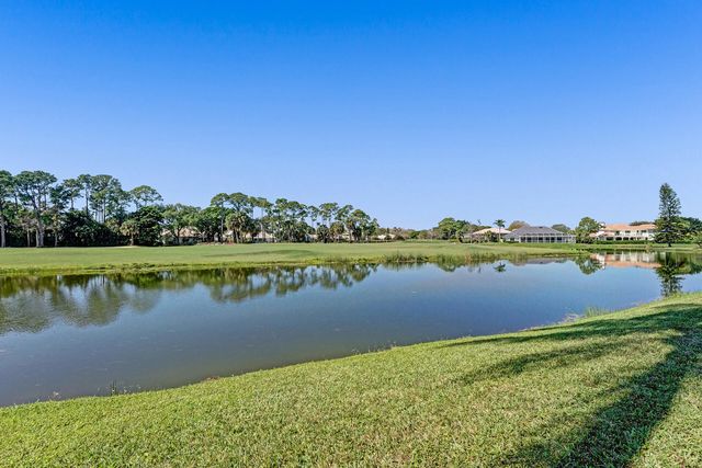 21 Marlwood Lane, Palm Beach Gardens, FL 33418