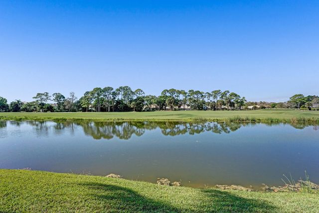 21 Marlwood Lane, Palm Beach Gardens, FL 33418