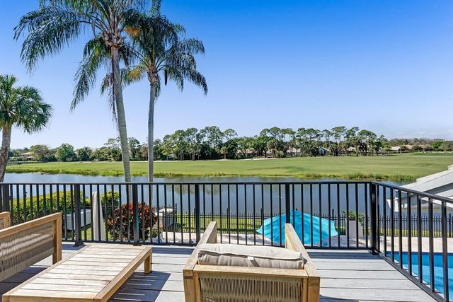 21 Marlwood Lane, Palm Beach Gardens, FL 33418